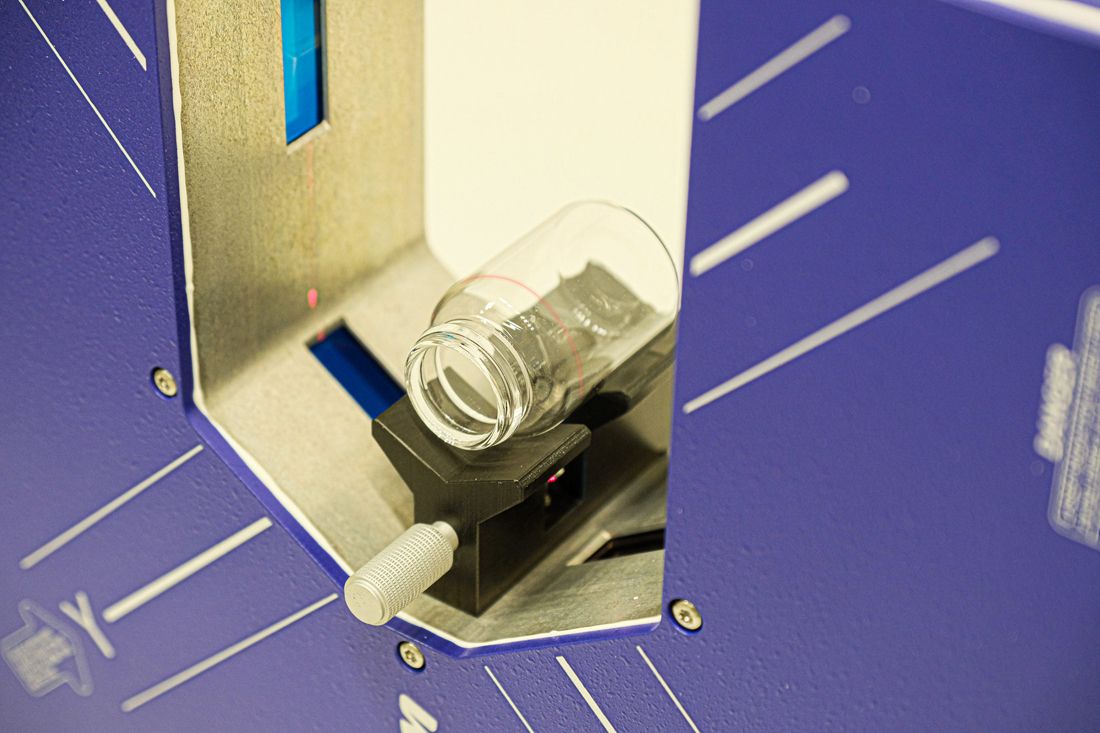 Dimensional inspection of biomedical copolymer tubes and glass vials 